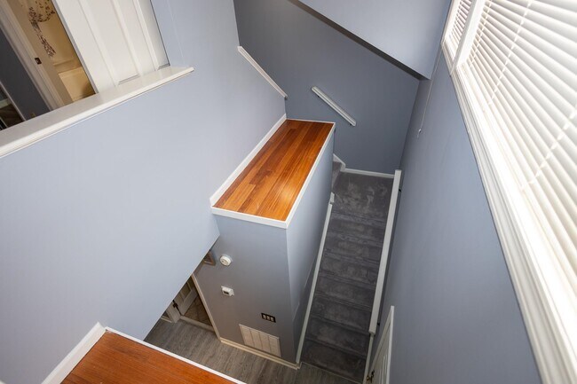 Building Photo - 1473 S Mariners Pointe