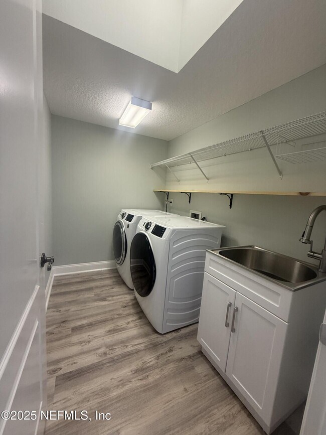 Building Photo - 3589 Sir Rogers Ct