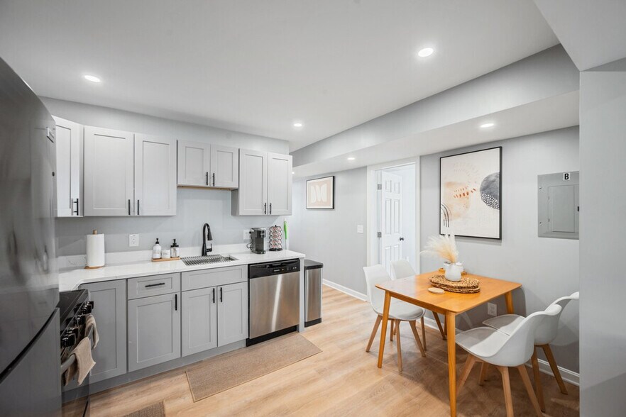 Building Photo - 81 Luna St