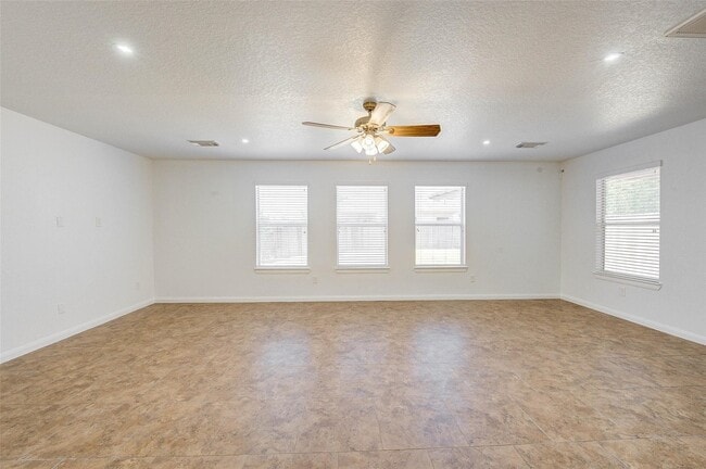 Building Photo - 1403 High Thicket Ct