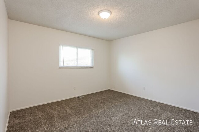 Building Photo - Cozy 3-Bedroom Rental with Large Backyard ...