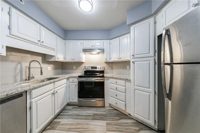 Building Photo - 27306 Plantation Dr NE