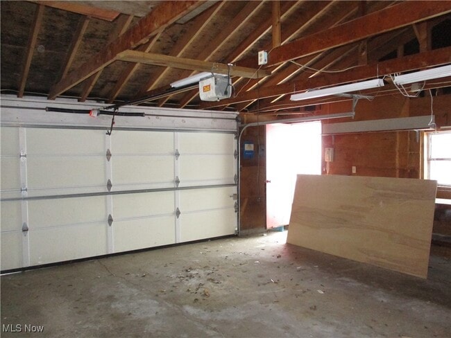 Building Photo - 15681 Oakdale St