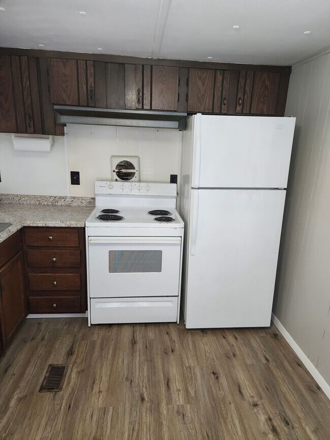 Building Photo - 3504 Twin Church