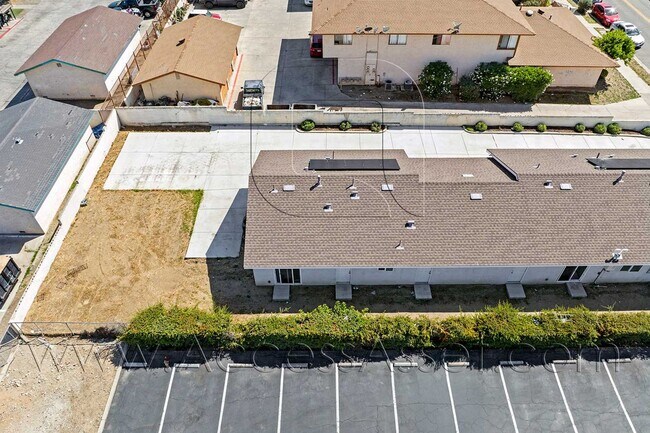 Building Photo - 108 S Lindsay St