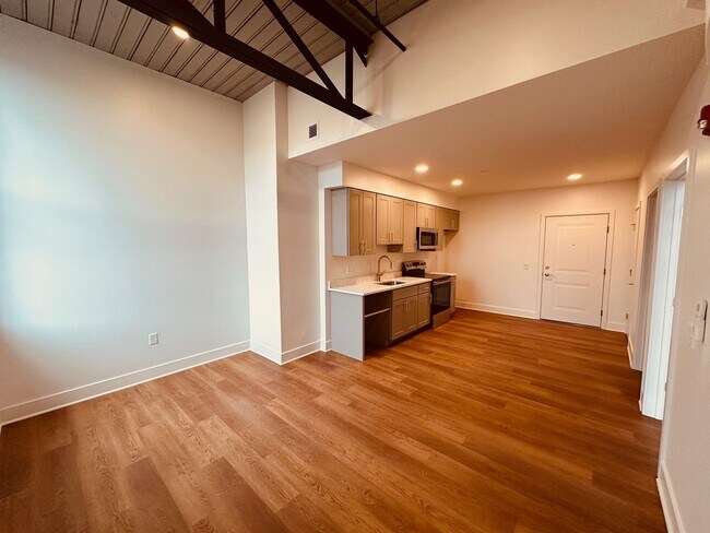 Building Photo - Fox Apartments, New One Bedroom Units, Dow...