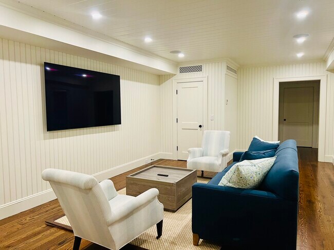 Building Photo - 3 Field Club Ln