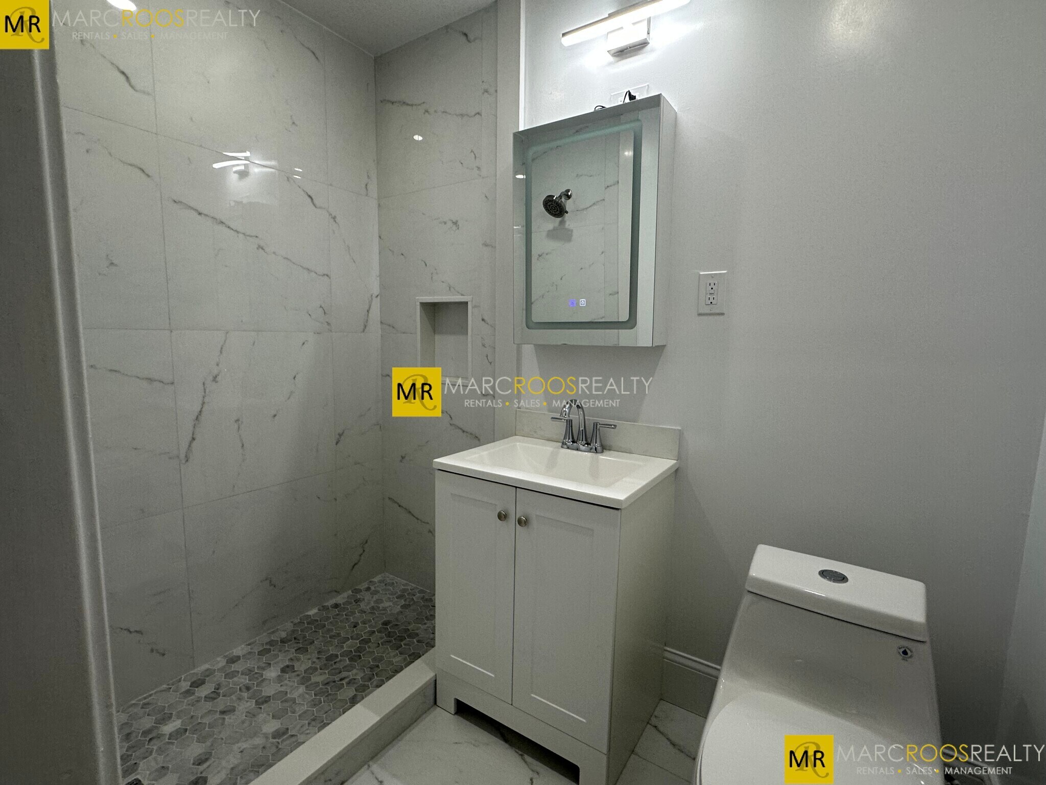 Building Photo - 474 Commonwealth Ave