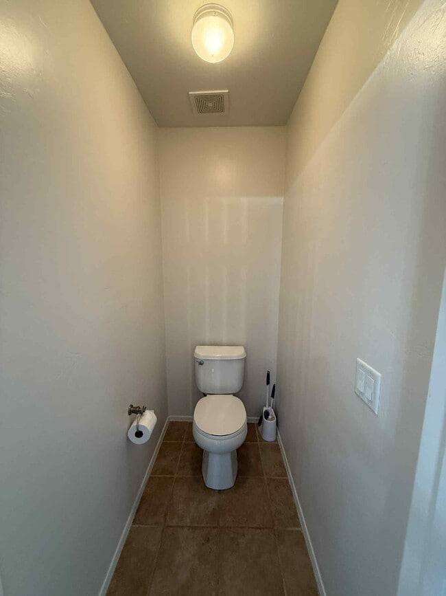 Building Photo - 640 W Emerald Key Dr