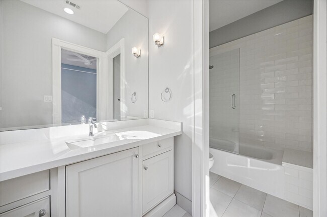 Building Photo - 1226 Heights Blvd