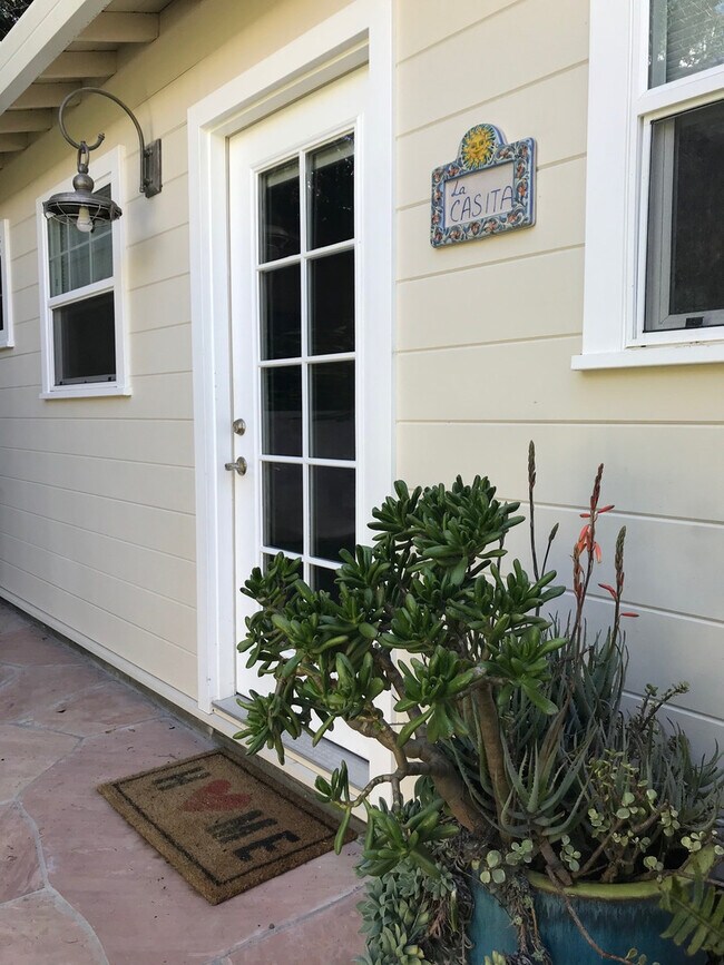 Primary Photo - Lincoln Heights Studio Casita With Tranqui...