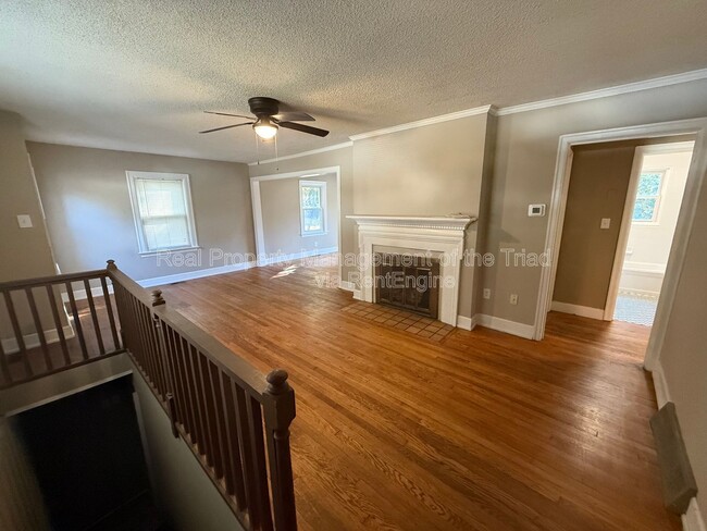 Building Photo - 2203 Maywood St