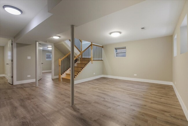 Building Photo - 5731 N Washtenaw Ave