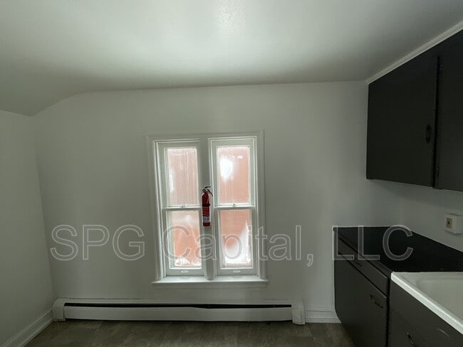 Building Photo - 500 W Market St