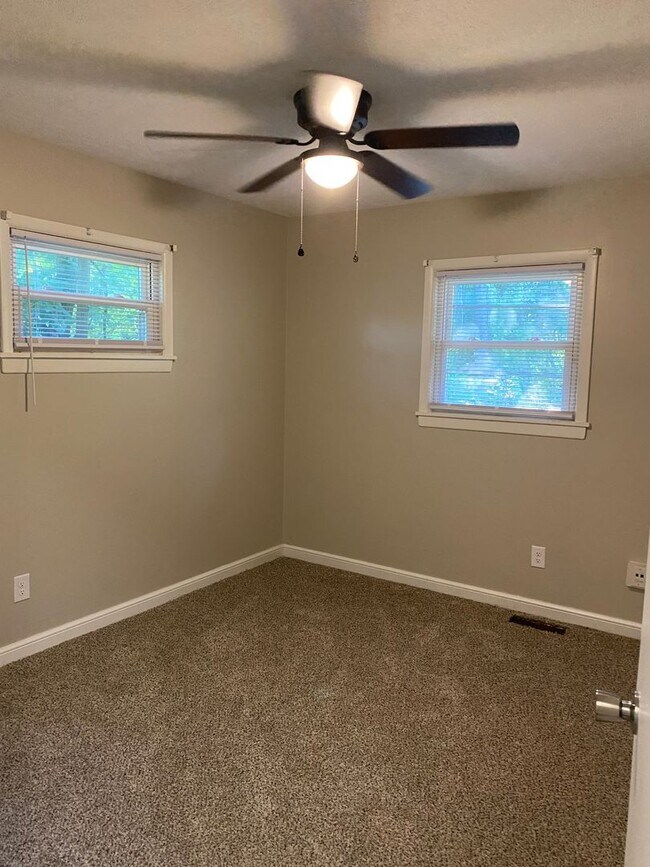 Building Photo - Coming Soon: 3-Bedroom Ranch w/Covered Patio and Huge Yard!