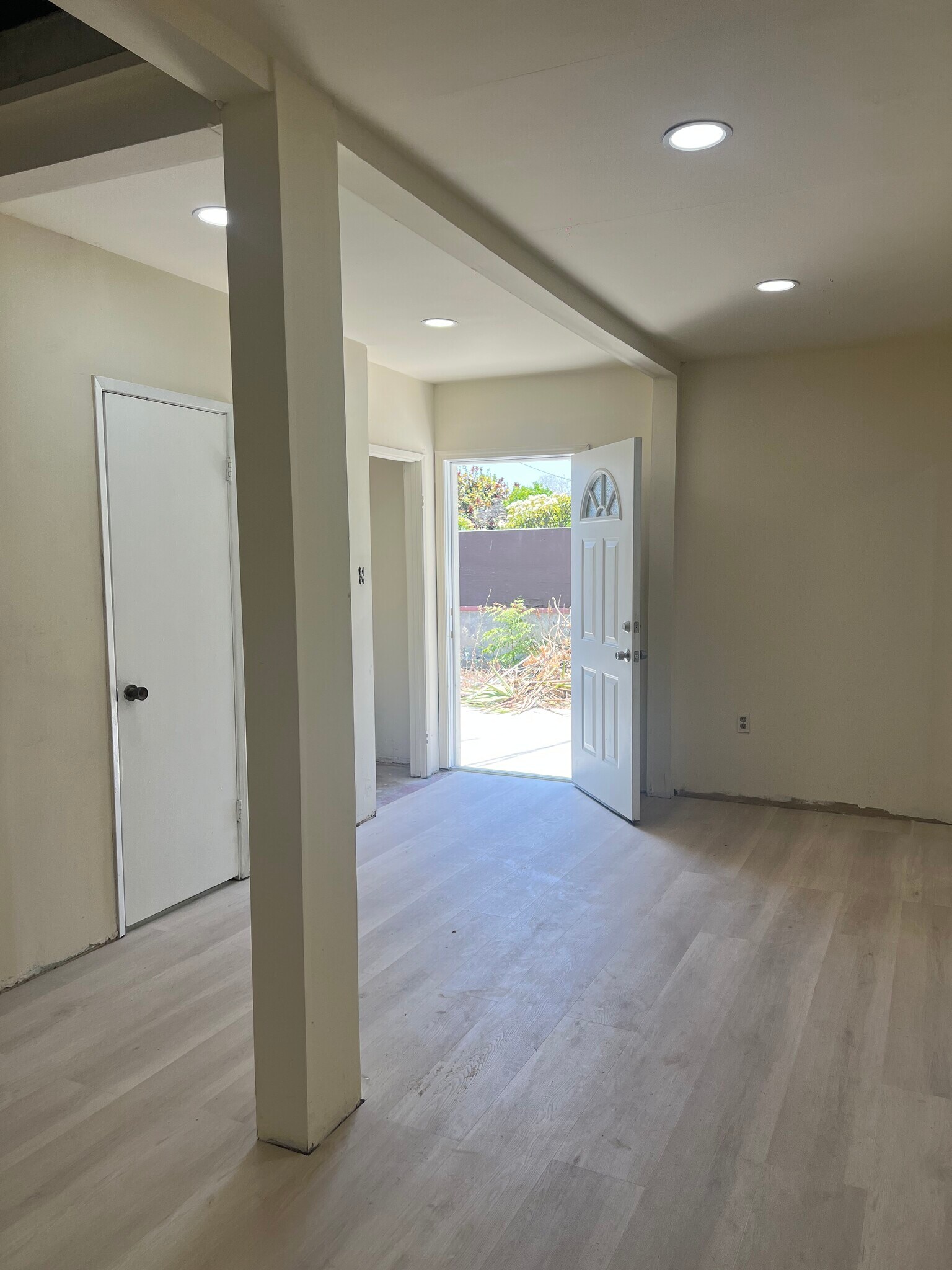 Building Photo - 12224 Beverly Blvd