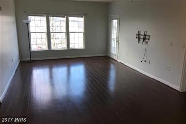 Building Photo - Spacious Condo in Great Location