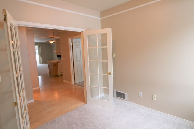 Building Photo - Lovely 2+ Bedroom Condo in Mountlake Terra...