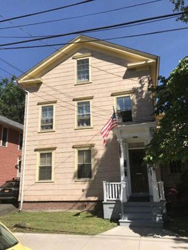 Building Photo - 137 Nicoll St