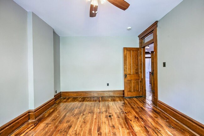 Building Photo - Short North / Victorian Village Stunning Single Family House!