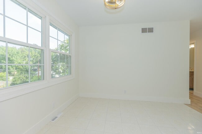 Building Photo - 711 Carole Dr