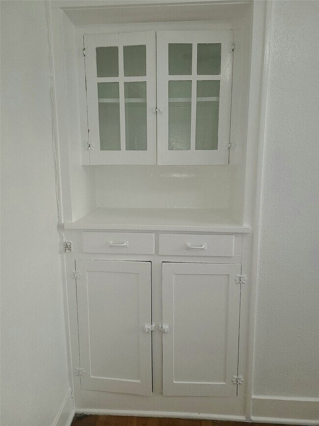 Building Photo - 4414 Woodside St