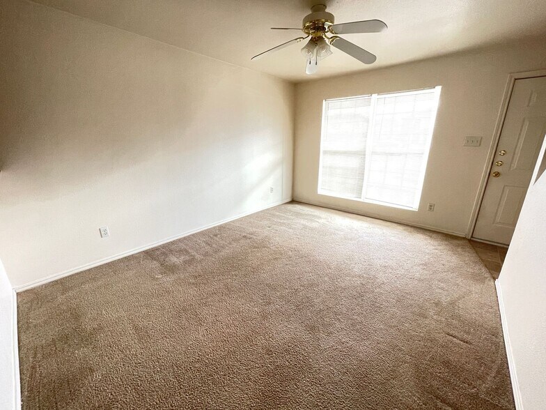 Building Photo - 4411 Jeff Scott Dr