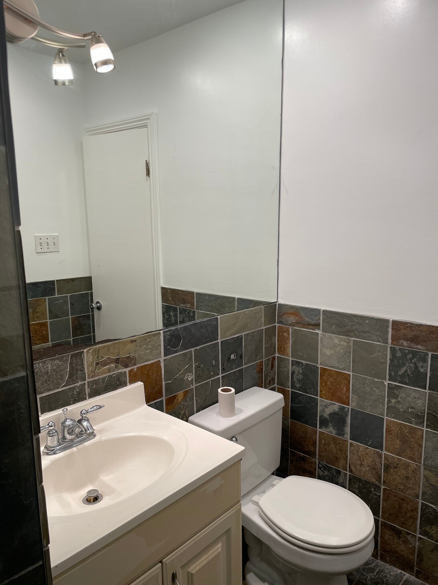First floor bathroom - 1436 Harvard St