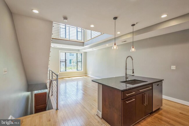 Building Photo - 1404 K St SE