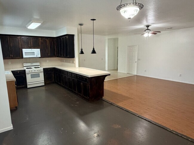 Building Photo - 1339 Vine St