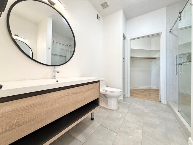 Building Photo - 16801 N 94th St