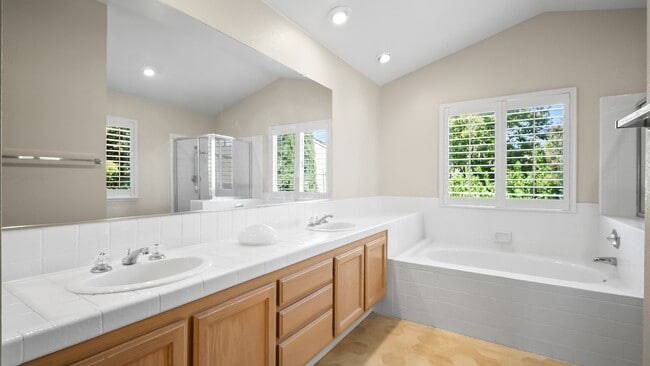 Building Photo - 4 BR/3BA Home in Laurel Creek with Park-Li...