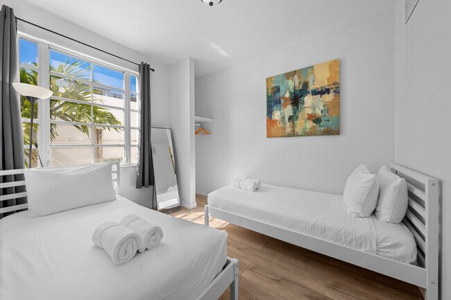 Building Photo - 750 Ocean Dr