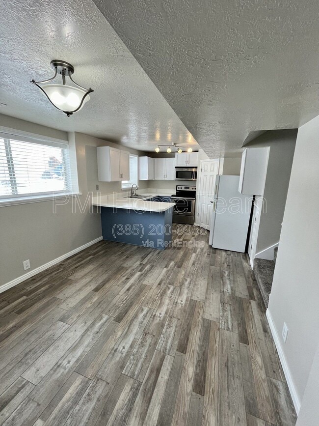 Building Photo - 1820 N 285 W