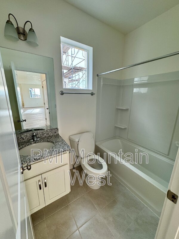 Building Photo - 805 W 510 S