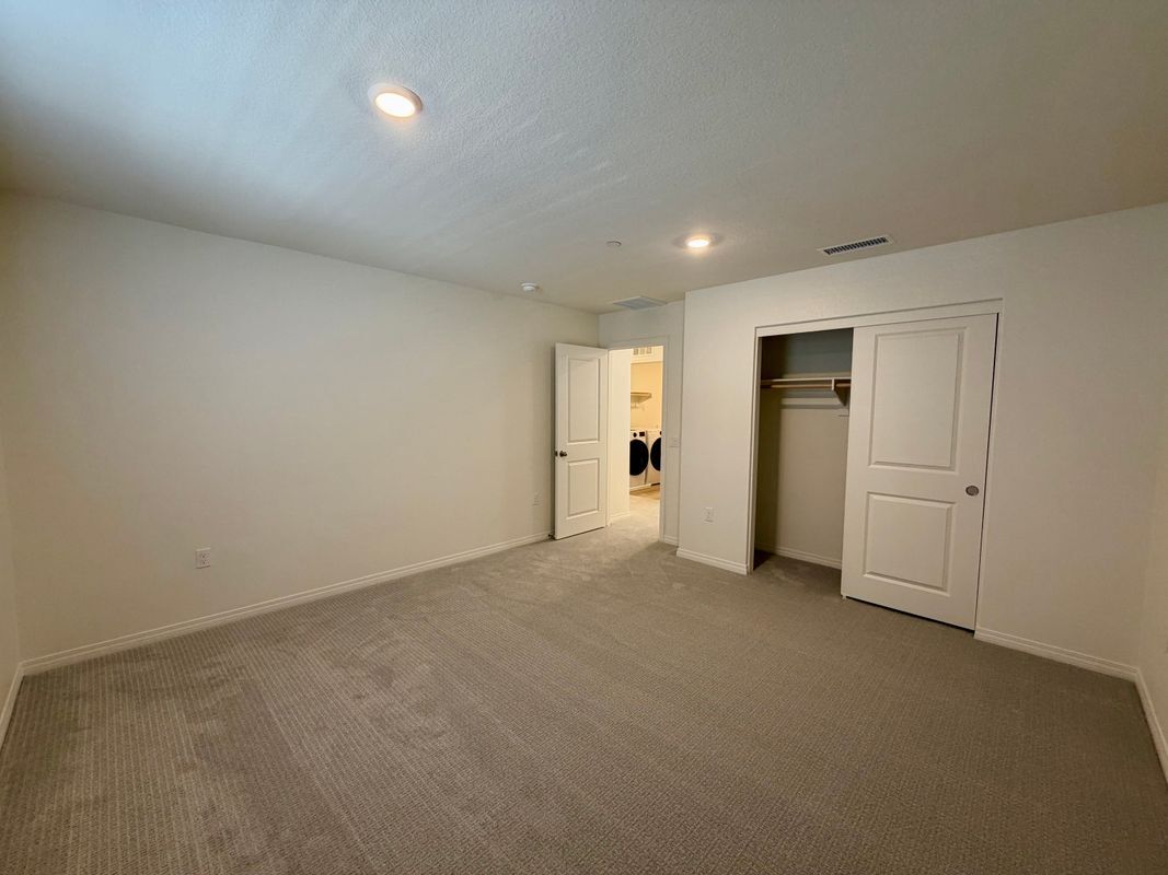 Building Photo - 9643 Babaco St