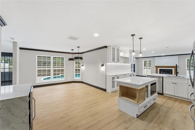 Building Photo - 14728 Henson Rd