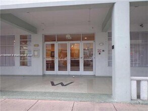 Building Photo - 7326 Collins Ave