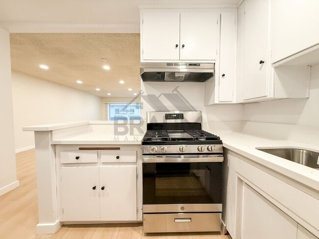 Building Photo - 6041 Whitsett Ave