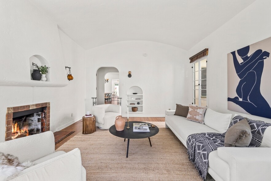 Building Photo - 2327 Midvale Ave