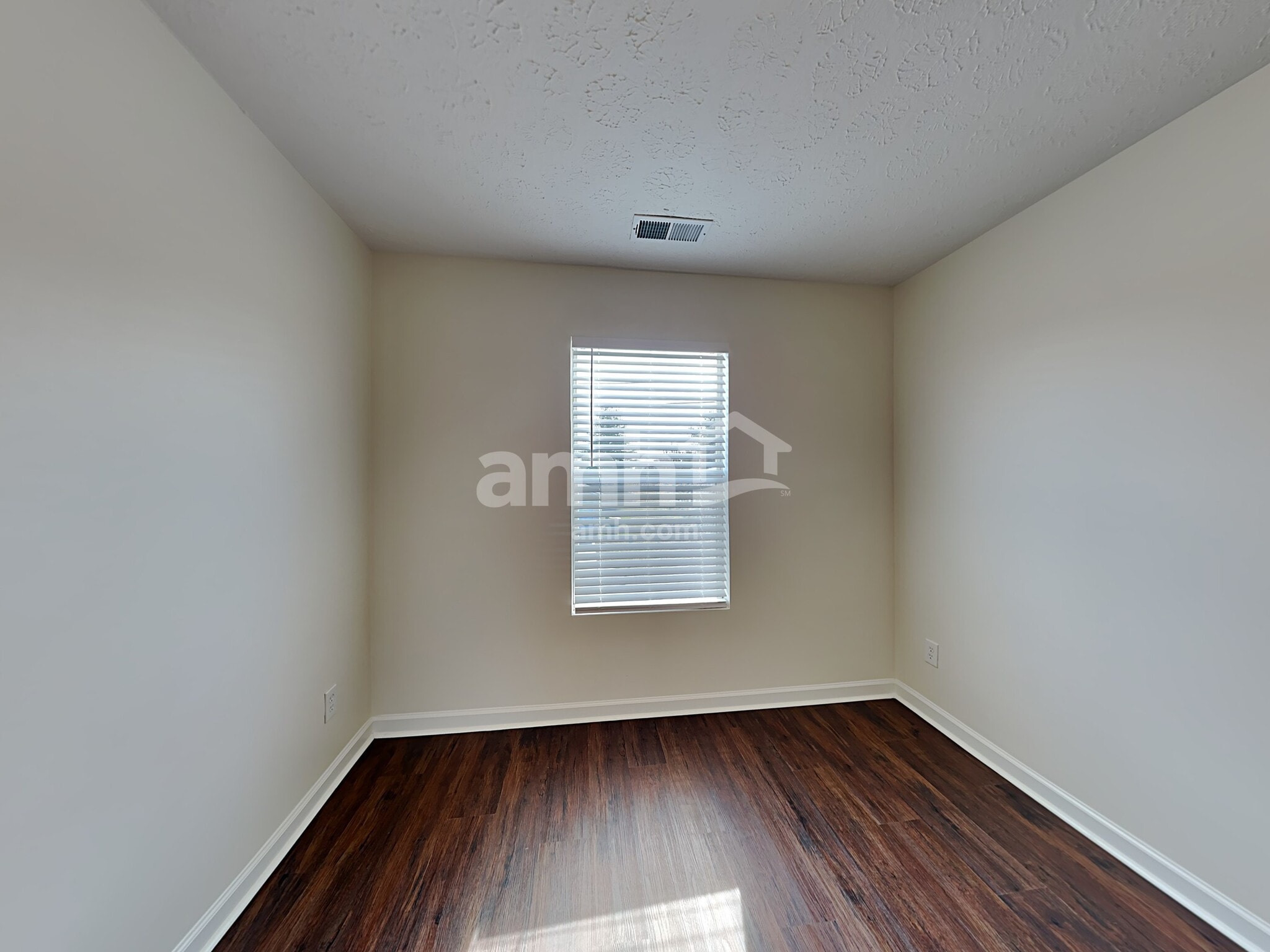 Building Photo - 2648 Sutherland Dr