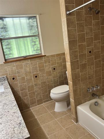 Building Photo - 2730 King Cole Dr