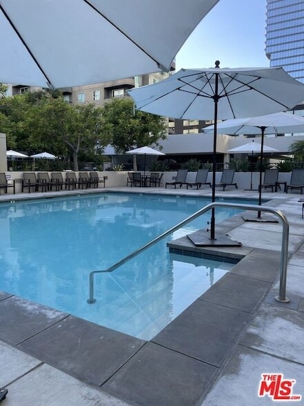 Building Photo - 600 W 9th St