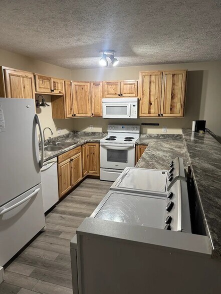 Building Photo - 249 Camp Rock Rd