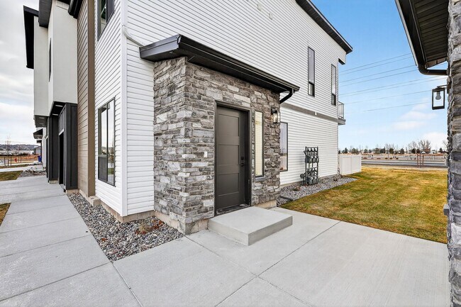 Building Photo - BRAND NEW TOWNHOME IN REXBURG WITH GARAGE