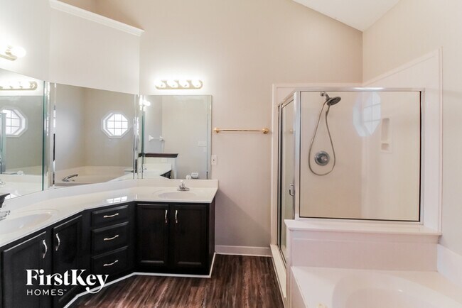 Building Photo - 8672 Eagle Dr