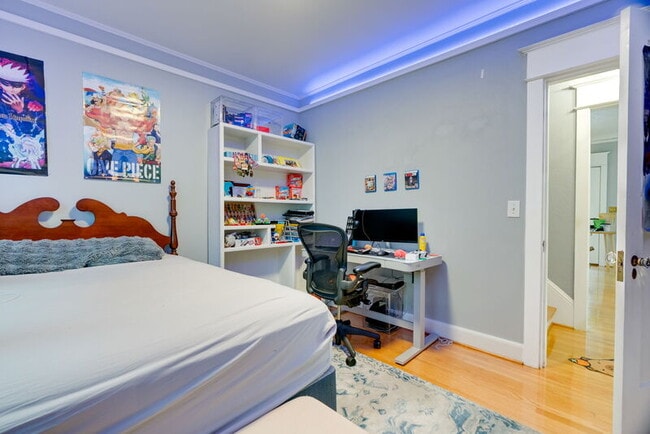 Building Photo - 3321 NE Peerless Pl