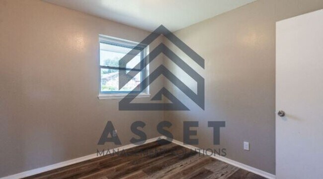 Building Photo - 4 Bedroom Available for Lease & Rent to Own!