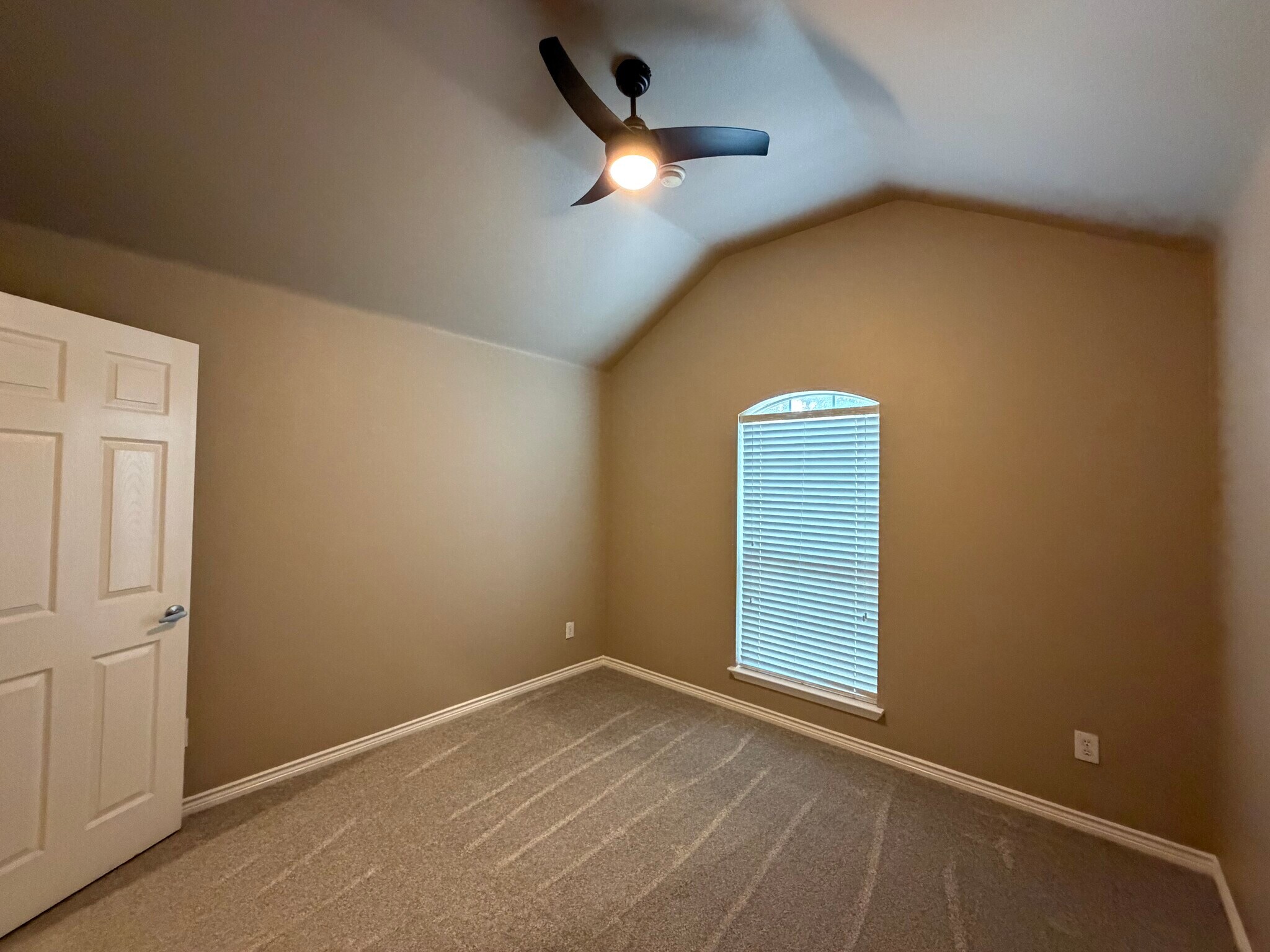 Building Photo - 13994 Fall Harvest Dr