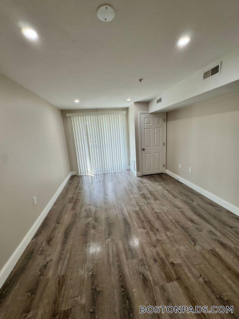 Building Photo - 23 Kenmar Dr